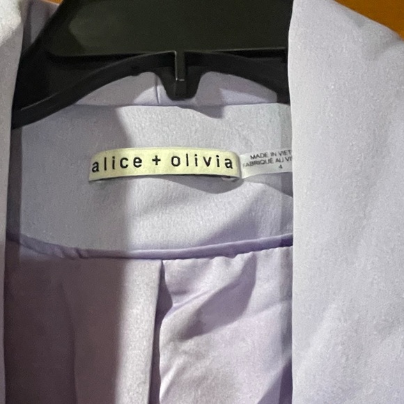 Alice + Olivia Yuriko Shawl Lapel Blazer. Size 4
#124 - Picture 4 of 5